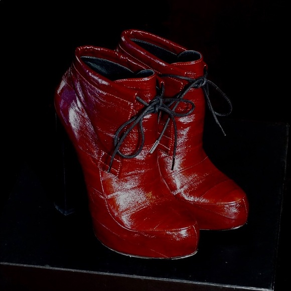 Alexander Wang burgundy boots in excellent condition. A timeless, stylish piece. - Picture 4 of 6